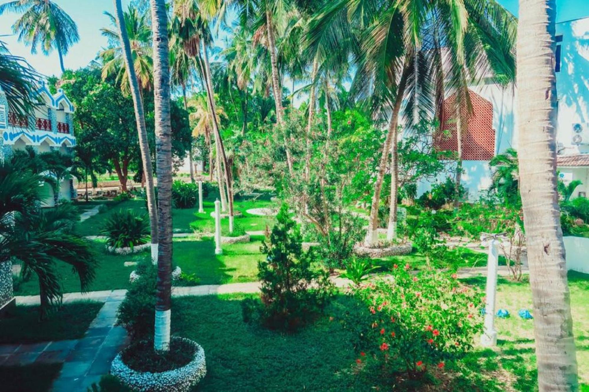 Sai Rock Beach Hotel&Spa Bamburi Exterior foto