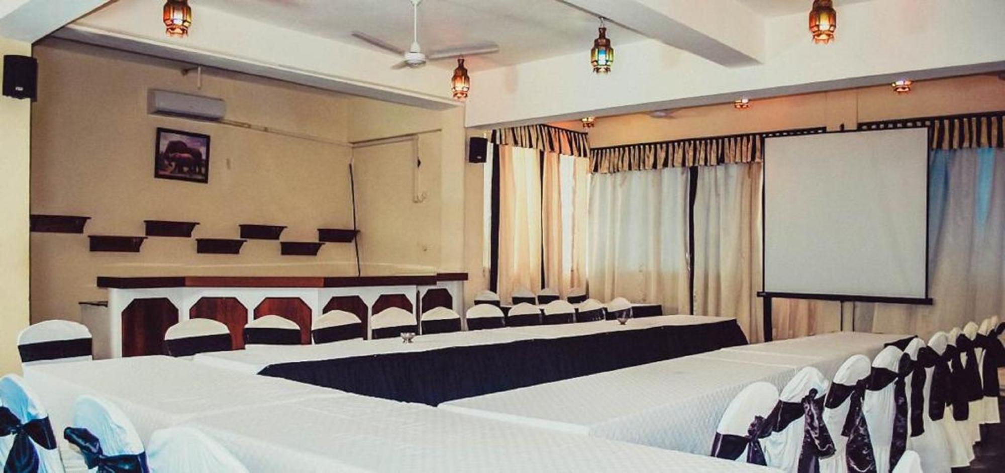 Sai Rock Beach Hotel&Spa Bamburi Exterior foto