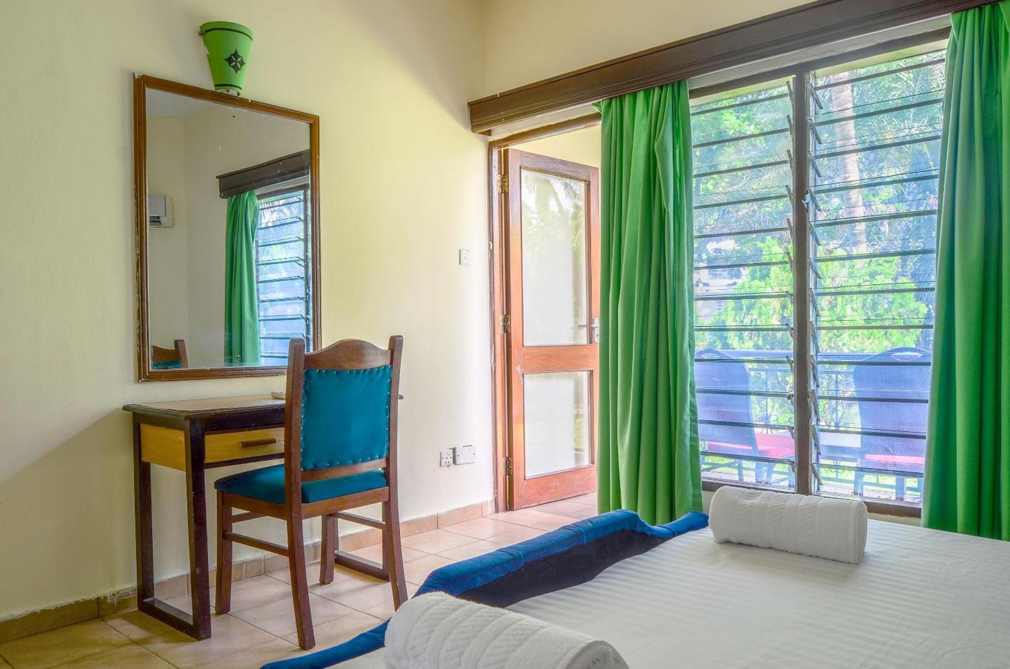 Sai Rock Beach Hotel&Spa Bamburi Exterior foto