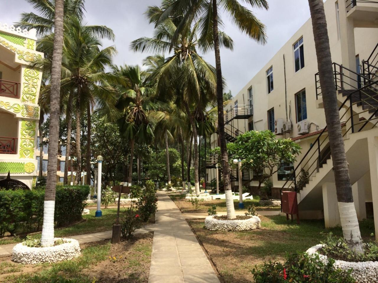 Sai Rock Beach Hotel&Spa Bamburi Exterior foto