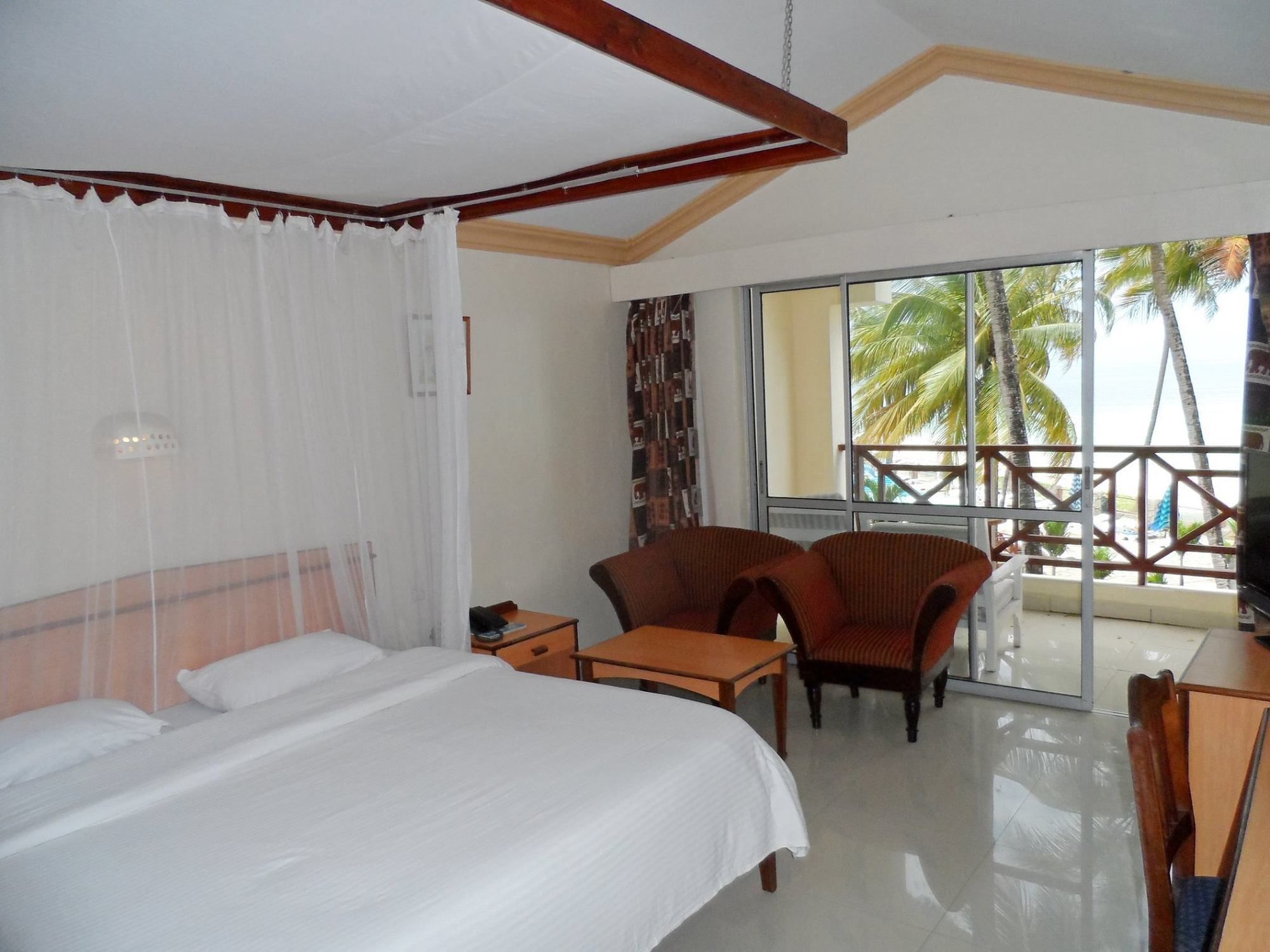 Sai Rock Beach Hotel&Spa Bamburi Exterior foto